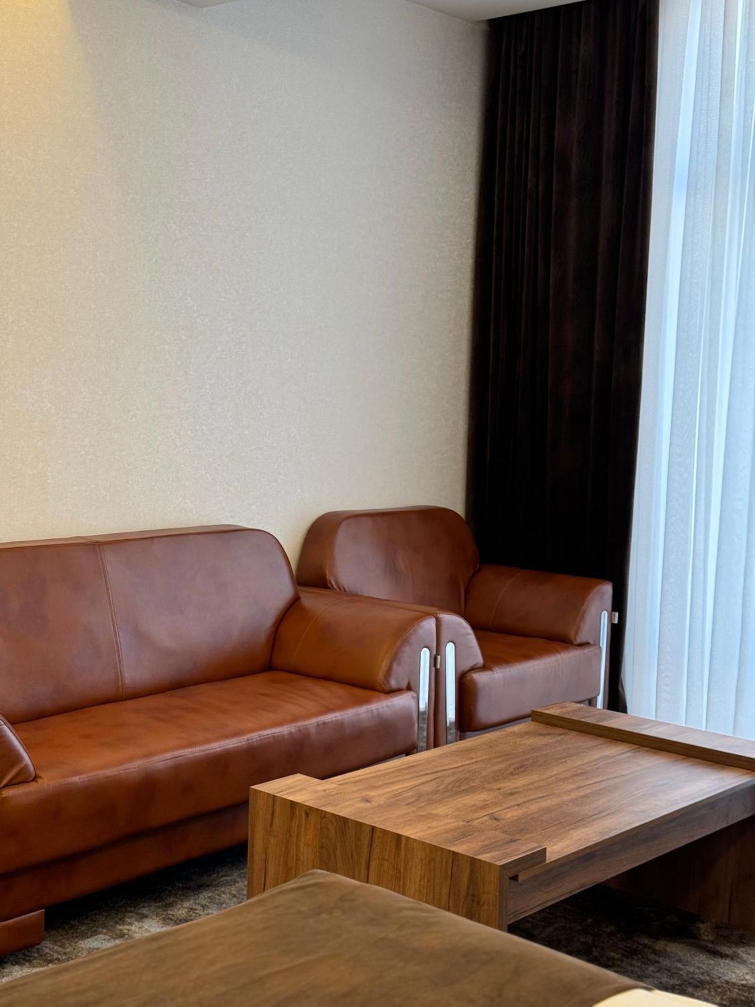 Garnet Mir Hotel Tasjkent Buitenkant foto