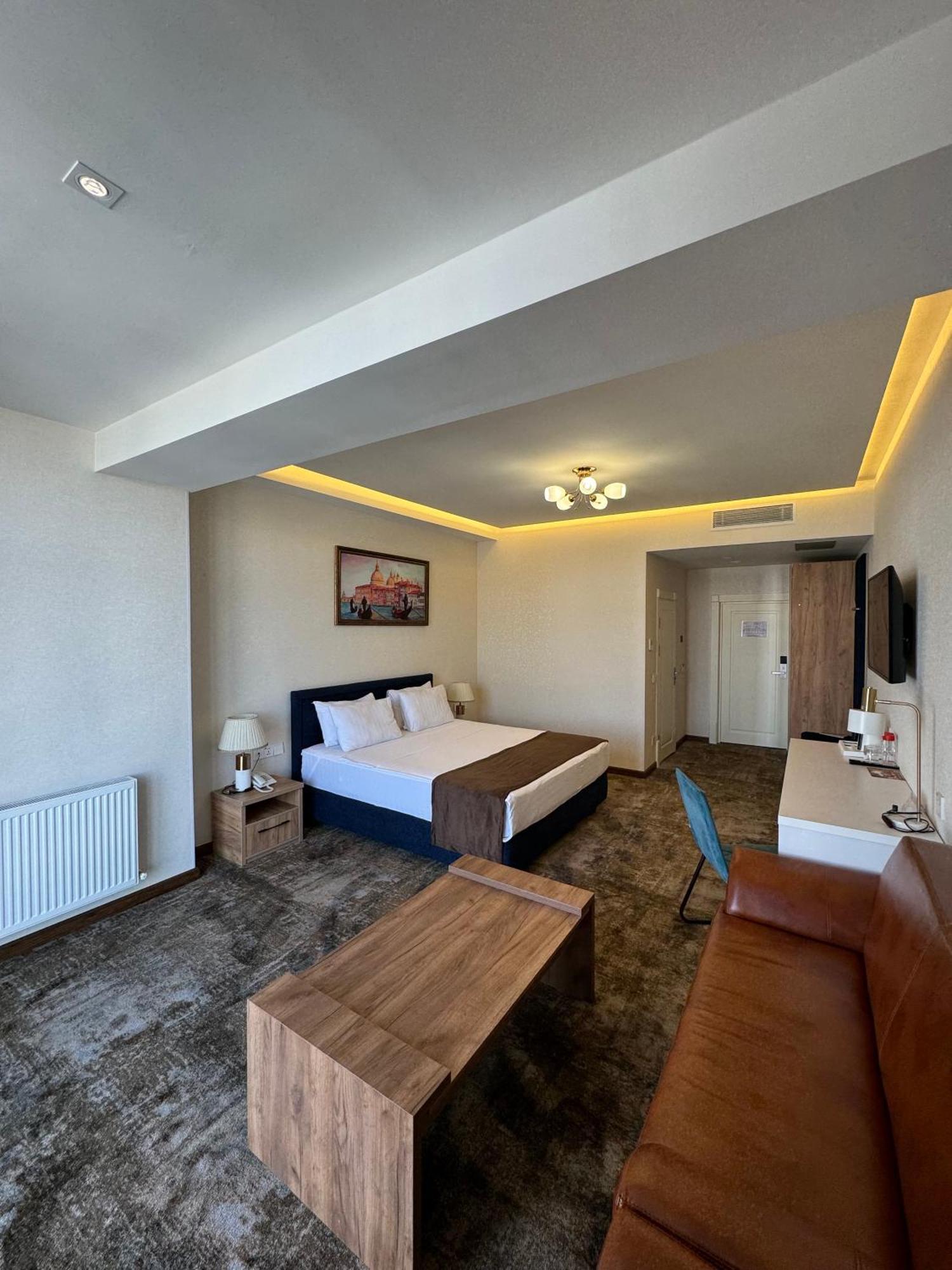 Garnet Mir Hotel Tasjkent Buitenkant foto