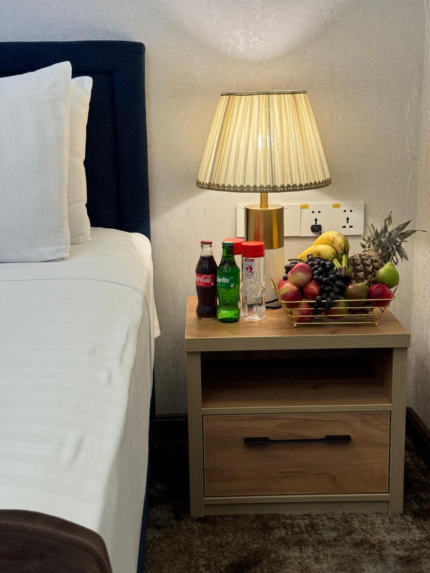 Garnet Mir Hotel Tasjkent Buitenkant foto