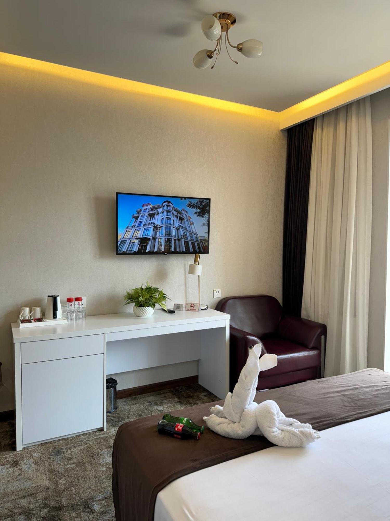 Garnet Mir Hotel Tasjkent Buitenkant foto