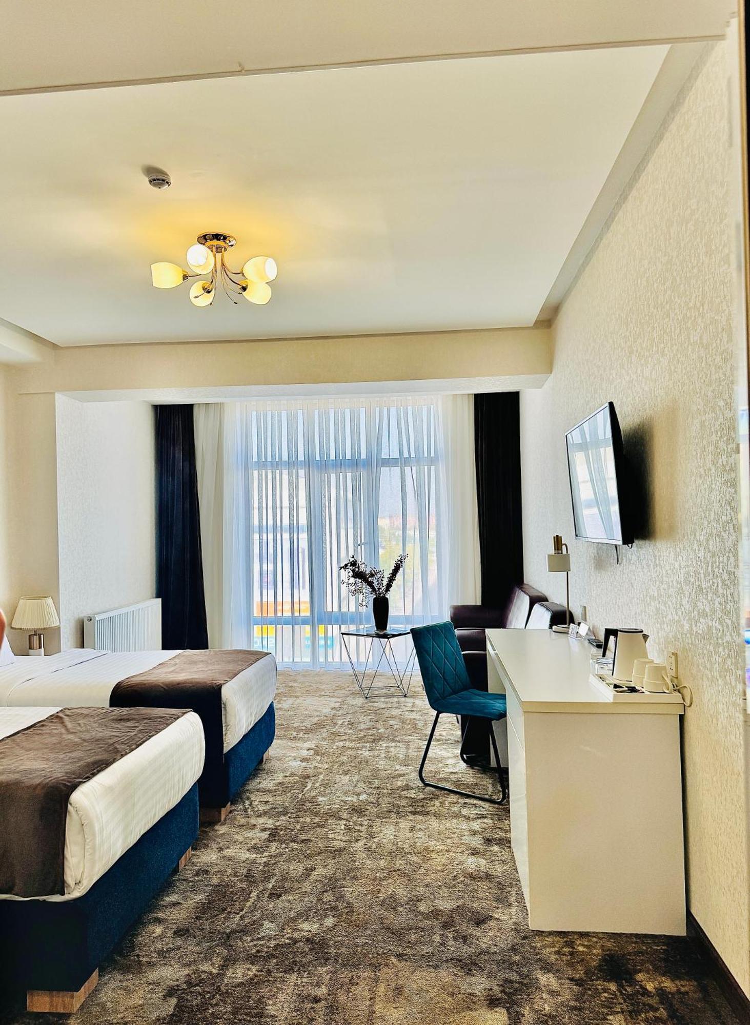 Garnet Mir Hotel Tasjkent Buitenkant foto