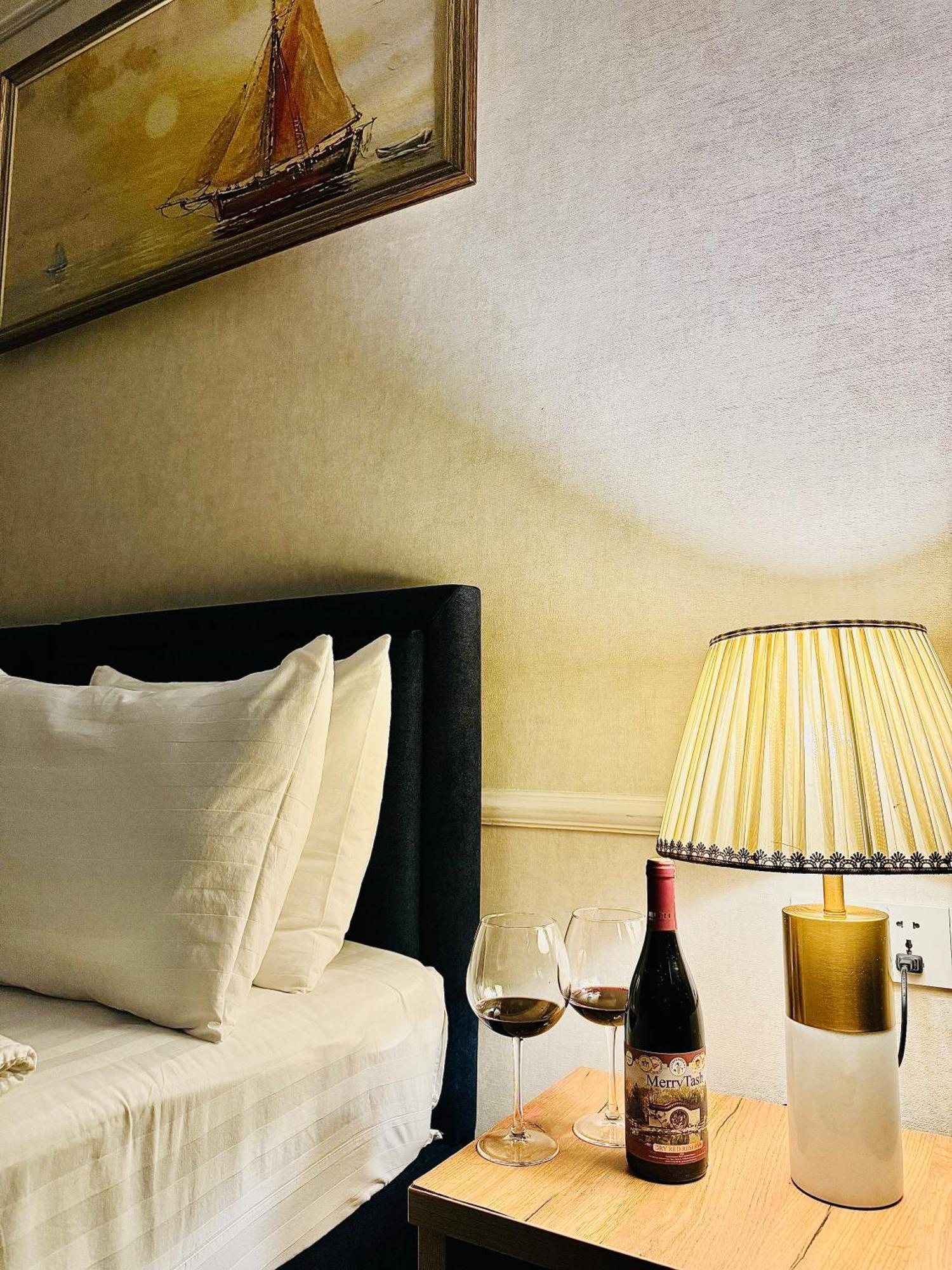 Garnet Mir Hotel Tasjkent Buitenkant foto
